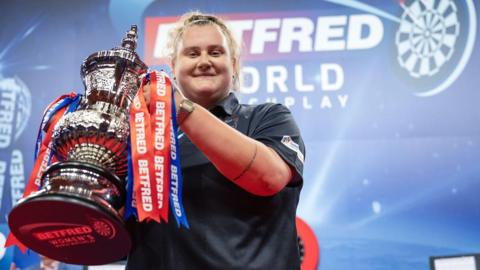 Beau Greaves holds the Women's World Matchplay title