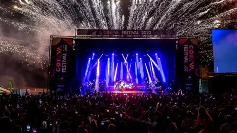 Dave Archer Tom Grennan's set in 2022