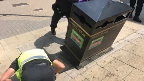Bedfordshire Police Police looking for knives