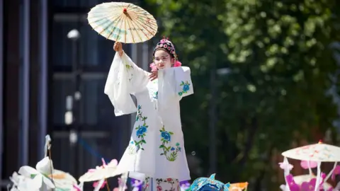 Mark Waugh girl in Chinese costume