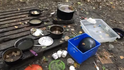 Pots and pans at the Grande Synthe camp