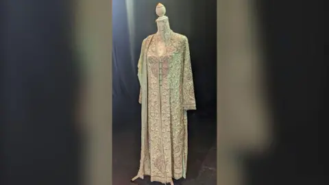 Yvonne Arnaud Theatre Outfit worn by Dame Judi Dench at the Oscars in 2006