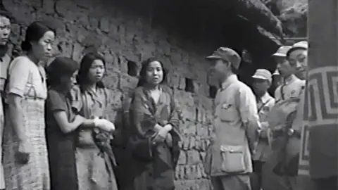 US National Archives Five 'comfort women' talking to a Chinese officer