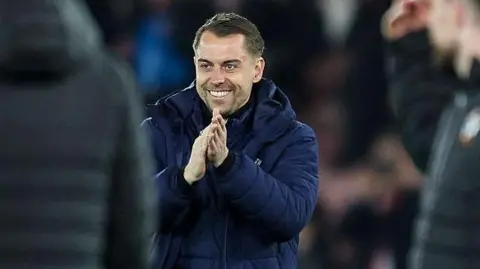  Tonda Eckert applauding