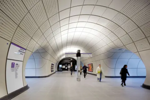 Hufton + Crow A corridor in an Elizabeth line station