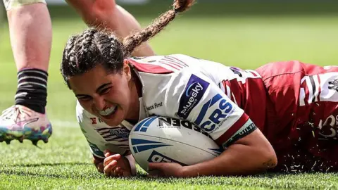 eri Salihi scores a try