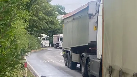 southend_hgv, Instagram Lorries in a queue on South End, Goxhill