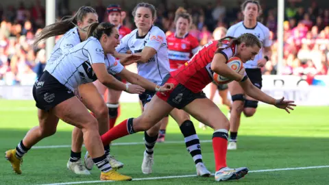 Emma Sing scores a try for Gloucester-Hartpury