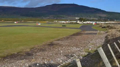 Debris on race circuit