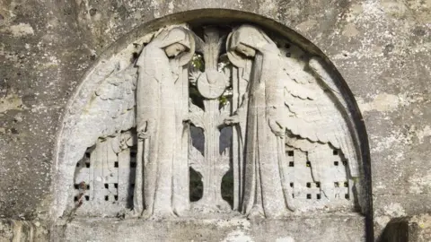 Steven Baker An angel sculptor on the mausoleum