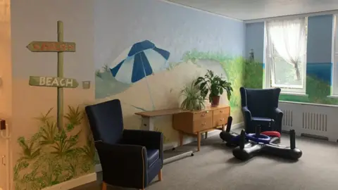 LV Group Beach scene in nursing home