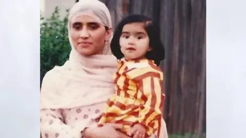 Fozia Rashid Fozia Rashid and Mum