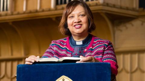 Church of Scotland ordains first Asian female minister - BBC News