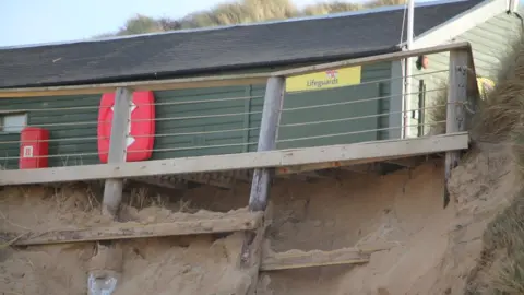 Crantock lifeguard hut