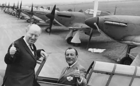 Douglas Miller/Stringer James Lacey