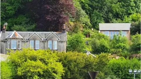 Alasdair Gordon Seonaid's cabin