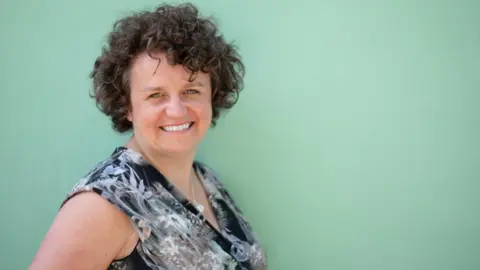 Kim Gunn/doodleshotsphotography Liz Sharpe