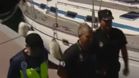 Policia Nacional James McNaught