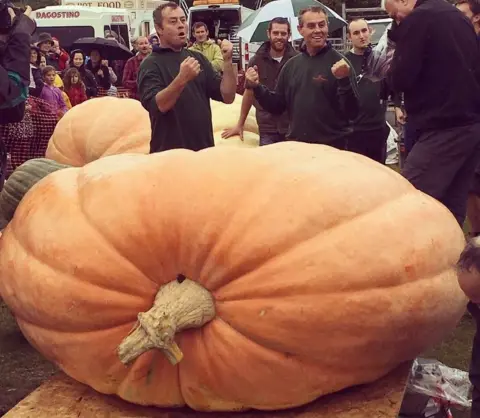 Ian Paton Pumpkin weighing