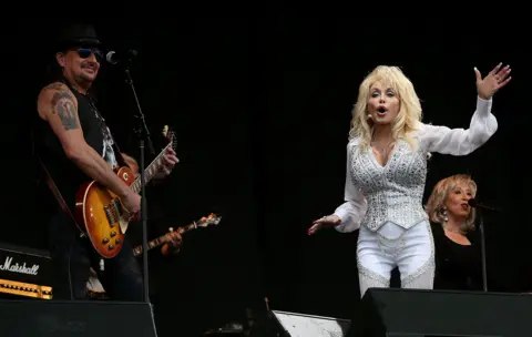 Danny Martindale/WireImage Dolly Parton performs with Richie Sambora from Bon Jovi at the Glastonbury Festival 