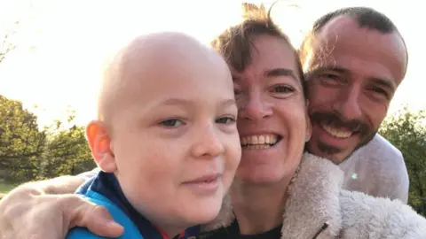 Sandrine Heutz Arthur with his parents during his chemo