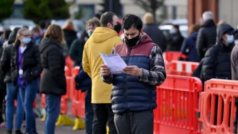 Getty Images covid jab queue in glasgow