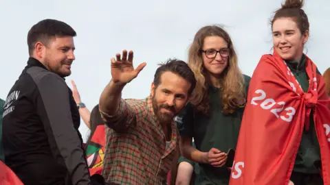 Rex Features Ryan Reynolds and the Wrexham womens' team