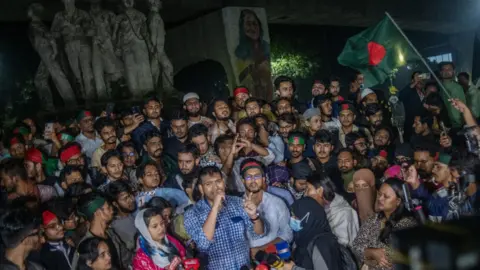 Getty Images Leaders and activists from various student organizations stage a demonstration in the Dhaka University area in Dhaka, Bangladesh, on December 2, 2024, to condemn the attack on the Bangladesh Assistant High Commission in Agartala, Tripura.