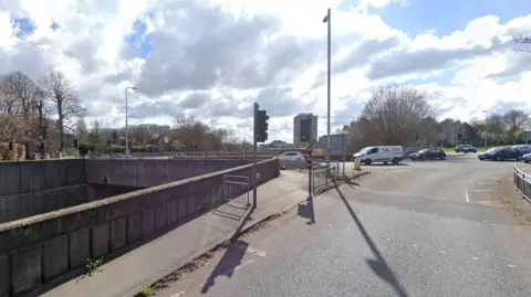 Google A52 QMC roundabout