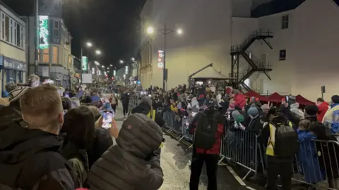 crowds in Mountain Ash