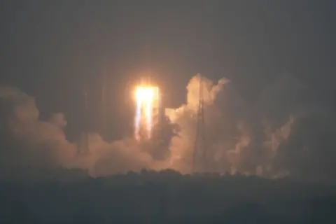 Chang'e-6 probe launched on a rocket