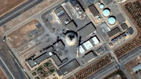 Maxar Technologies/Handout via Reuters Satellite image from Maxar Technologies shows the damaged roof of the Arak heavy water reactor following an Israeli air strike, in Iran (19 June 2025)