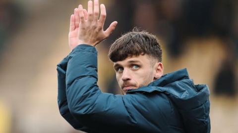 Jamie Paterson applauds Swansea fans