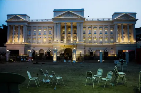 Ronny Sen Replica of Buckingham Palace in Kolkata