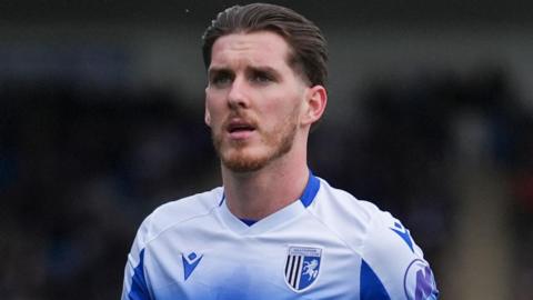 Connor Mahoney playing for Gillingham 