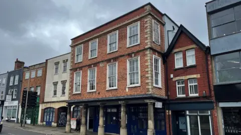 1625 Independent People Kingsley Hall