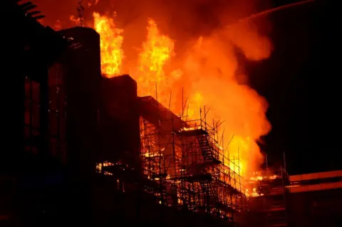 SFRS Fire at Glasgow school of art