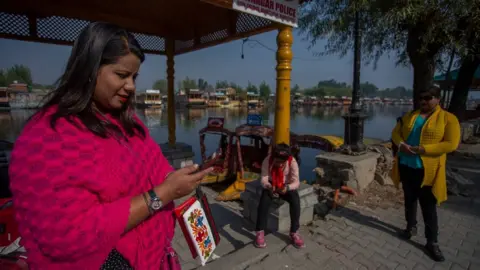 Abid Bhat Women using mobile phones in Kashmir