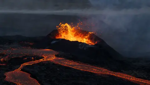UKCEH A volcano on the Reykjanes Peninsula