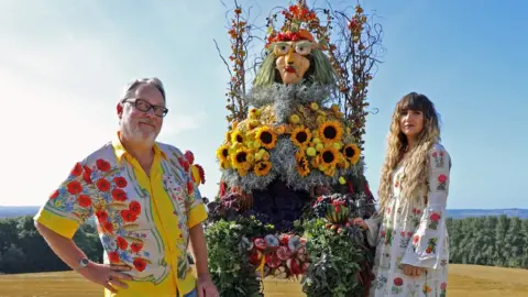 Netflix The Big Flower Fight hosts Vic Reeves and Natasha Demetriou