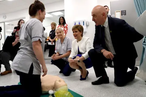 Getty Images Nicola Sturgeon visits student nurses