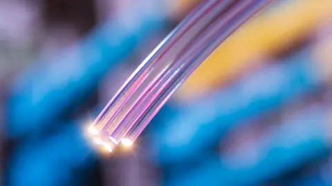 kynny Fibre-optic cable