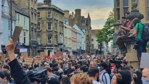 LDRS Protesters outside Oriel College