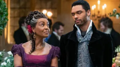 NETFLIX ADJOA ANDOH as LADY DANBURY and REGÉ-JEAN PAGE as SIMON BASSET