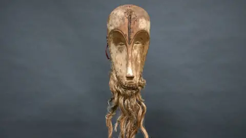 "Ngil" mask of the Fang people of Gabon auctioned in March 2022