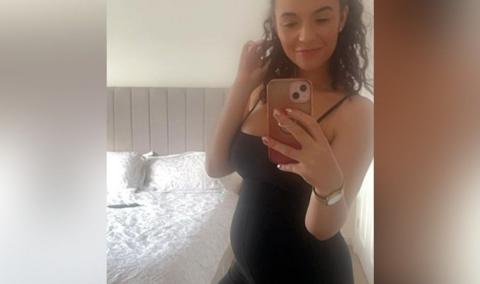 A selfie taken by Charlotte Chilton showing her baby bump