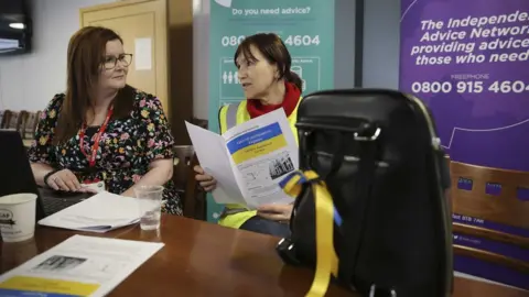 Pacemaker Workers at the Ukrainian advice centre