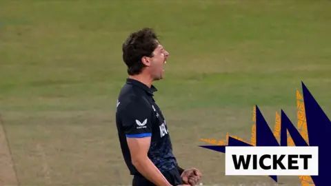 New Zealand's Matt Henry celebrates