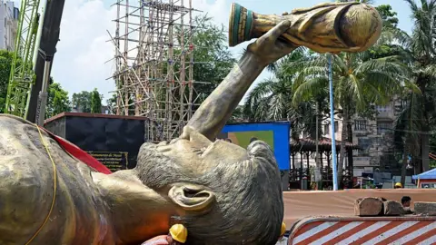 Lionel Messi's statue laid horizontally being transported.