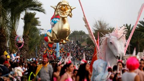 Purim: What is the Jewish festival and how is it celebrated? - BBC